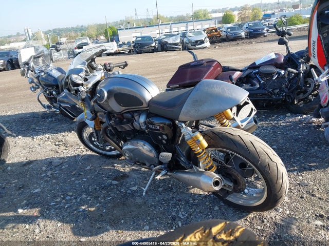 Triumph Motorcycle Thruxton 1200 R 2016 SMTD21HF3GT767314 Image 3