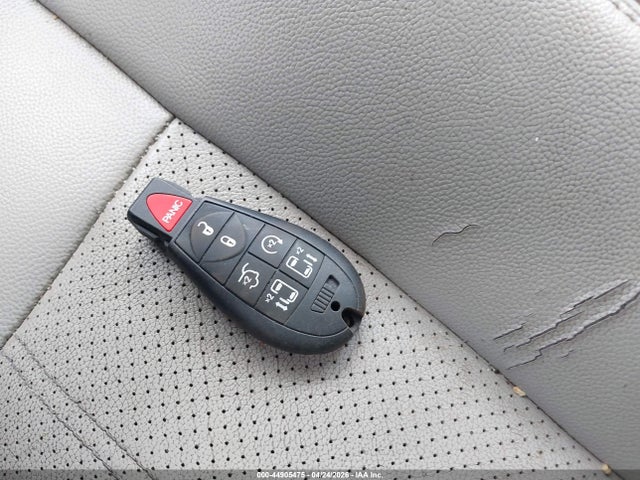 2011 Chrysler Town & Country Touring-l მანქანა იყიდება აუქციონზე, vin: 2A4RR8DG4BR630755, აუქციონის ნომერი: 44905475