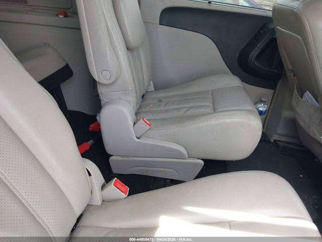 2011 Chrysler Town & Country Touring-l მანქანა იყიდება აუქციონზე, vin: 2A4RR8DG4BR630755, აუქციონის ნომერი: 44905475
