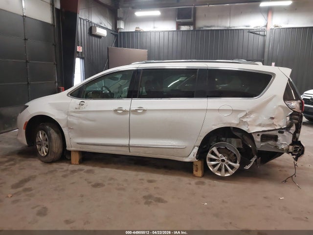 Продаж на аукціоні авто 2018 Chrysler Pacifica Touring L, vin: 2C4RC1BG3JR276209, номер лоту: 44905512