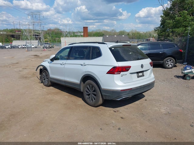 2018 Volkswagen Tiguan 2.0t Se/2.0t Sel მანქანა იყიდება აუქციონზე, vin: 3VV2B7AX0JM051554, აუქციონის ნომერი: 44905759