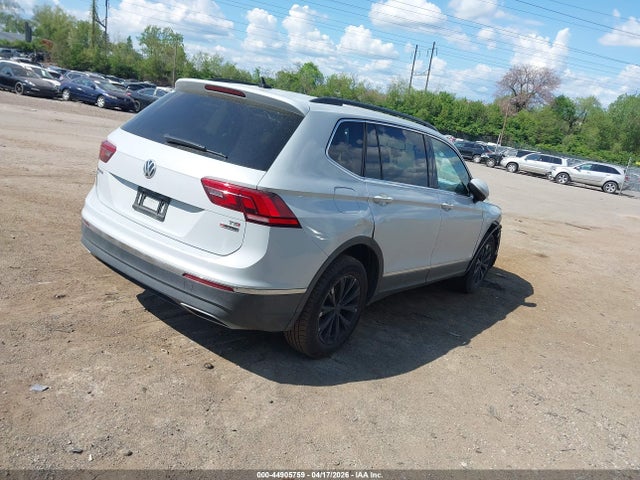 2018 Volkswagen Tiguan 2.0t Se/2.0t Sel მანქანა იყიდება აუქციონზე, vin: 3VV2B7AX0JM051554, აუქციონის ნომერი: 44905759