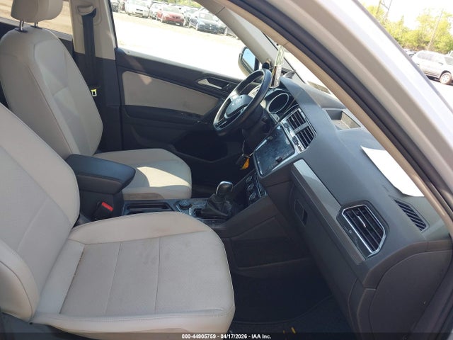 2018 Volkswagen Tiguan 2.0t Se/2.0t Sel მანქანა იყიდება აუქციონზე, vin: 3VV2B7AX0JM051554, აუქციონის ნომერი: 44905759
