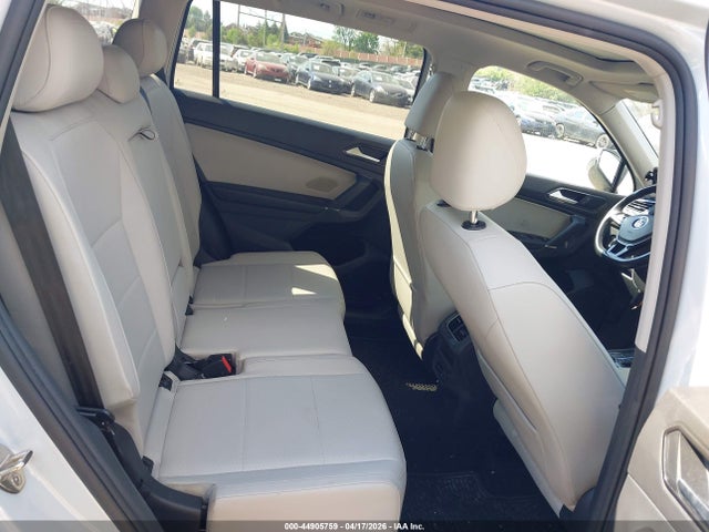 2018 Volkswagen Tiguan 2.0t Se/2.0t Sel მანქანა იყიდება აუქციონზე, vin: 3VV2B7AX0JM051554, აუქციონის ნომერი: 44905759