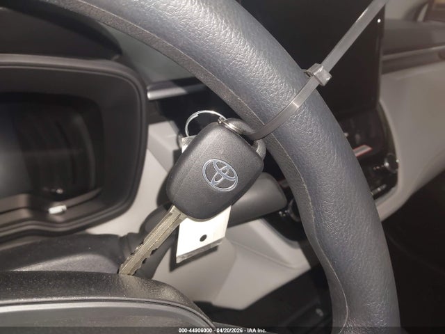 2026 Toyota Corolla Cross L მანქანა იყიდება აუქციონზე, vin: 7MUAAABG8TV157574, აუქციონის ნომერი: 44906000