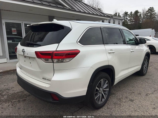 2018 TOYOTA HIGHLANDER 5TDJZRFH2JS549905 Photo 3