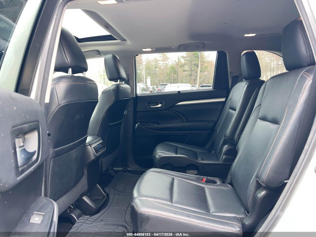 2018 TOYOTA HIGHLANDER 5TDJZRFH2JS549905 Photo 7