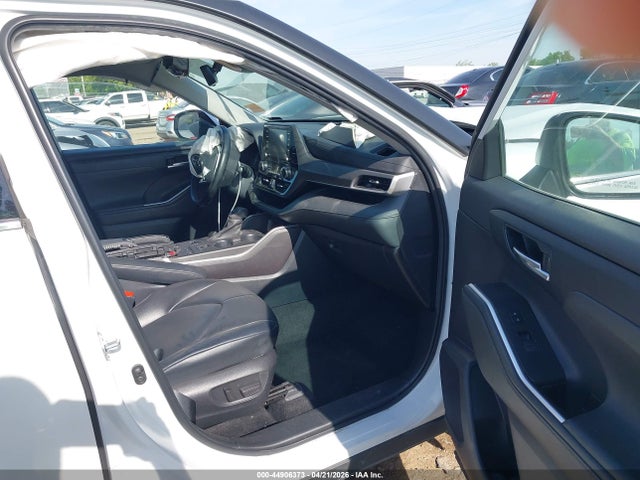 Auction sale of the 2022 Toyota Highlander Xle, vin: 5TDHZRAH5NS553331, lot number: 44906373