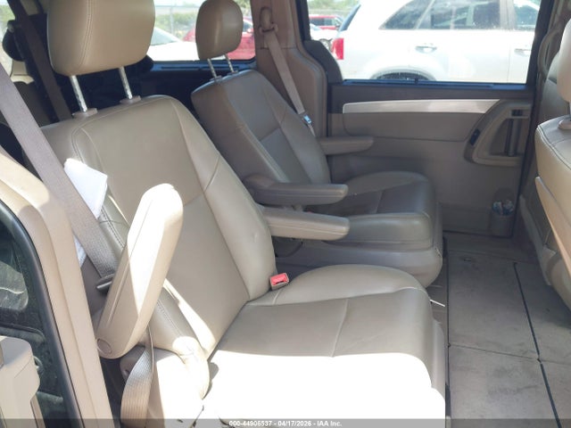 44906537 :رقم المزاد ، 2V4RW3DG7BR642681 vin ، 2011 Volkswagen Routan Se مزاد بيع