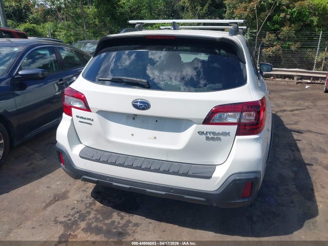 44906583 :رقم المزاد ، 4S4BSETC6J3236086 vin ، 2018 Subaru Outback 3.6r Touring مزاد بيع