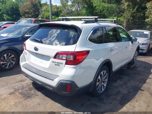 44906583 :رقم المزاد ، 4S4BSETC6J3236086 vin ، 2018 Subaru Outback 3.6r Touring مزاد بيع