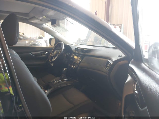44906606 :رقم المزاد ، JN8AT2MVXHW025563 vin ، 2017 Nissan Rogue Sv مزاد بيع