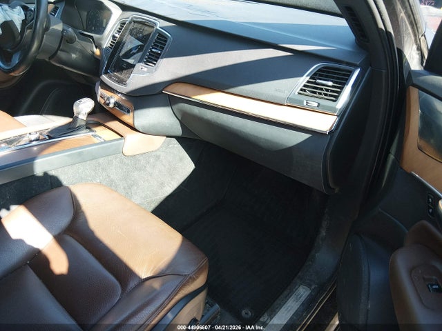 44906607 :رقم المزاد ، YV4A22PK9N1777597 vin ، 2022 Volvo Xc90 T6 Momentum 7 Passenger مزاد بيع