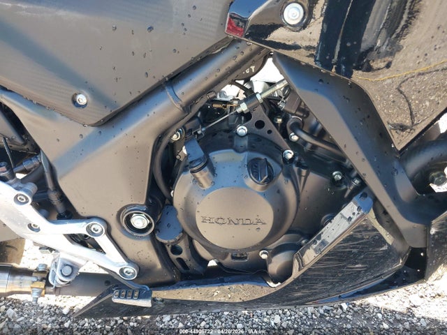44906722 :رقم المزاد ، MLHNC5159F5100305 vin ، 2015 Honda Cbr300 Ra مزاد بيع