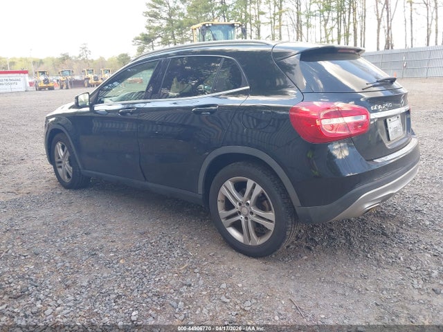 2015 MERCEDES-BENZ GLA 250 WDCTG4GB1FJ117896 Photo 2