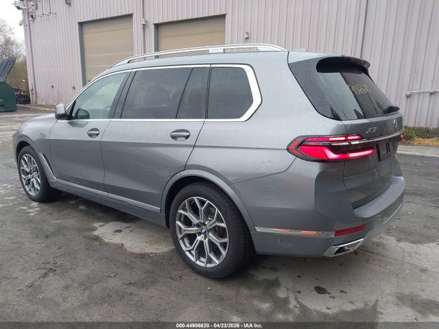 2025 BMW X7 5UX23EM04S9Z58367 Photo 2