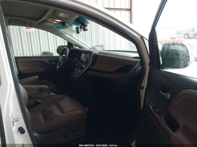44907034 :رقم المزاد ، 5TDYK3DC3FS543383 vin ، 2015 Toyota Sienna Limited Premium 7 Passenger مزاد بيع