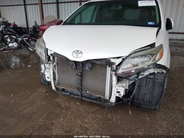 44907034 :رقم المزاد ، 5TDYK3DC3FS543383 vin ، 2015 Toyota Sienna Limited Premium 7 Passenger مزاد بيع
