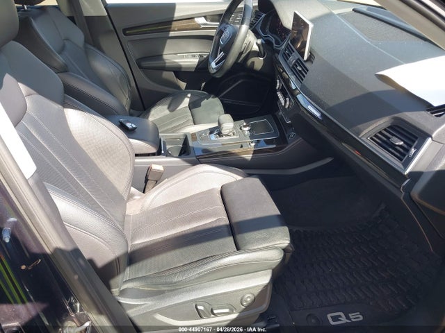 WA1CNAFY4J2234319 Audi Q5 2.0t Premium/2.0t Tech Premium