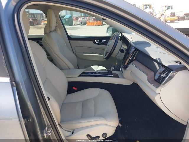 2021 Volvo Xc60 T5 Momentum მანქანა იყიდება აუქციონზე, vin: YV4102RK7M1868806, აუქციონის ნომერი: 44907171