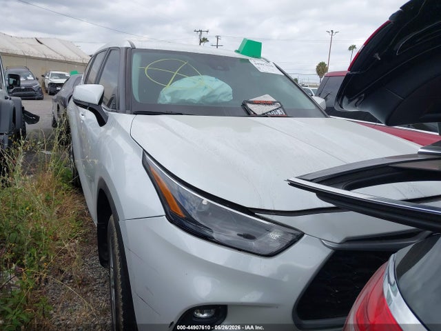Toyota Highlander Hybrid Le 2023 5TDBBRCH5PS563559 Image 13