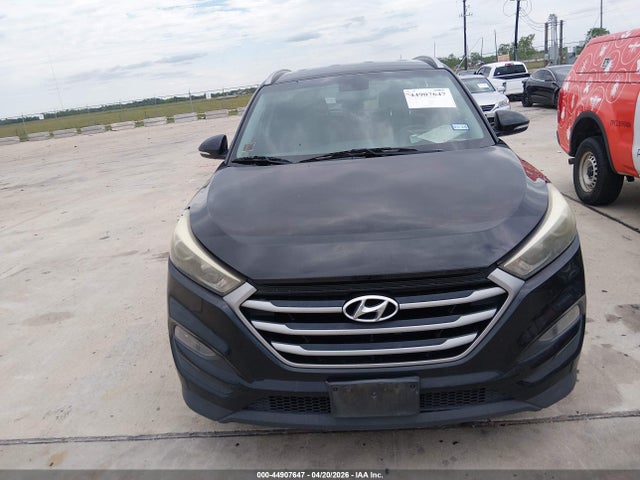 44907647 :رقم المزاد ، KM8J33A45HU365658 vin ، 2017 Hyundai Tucson Se Plus مزاد بيع