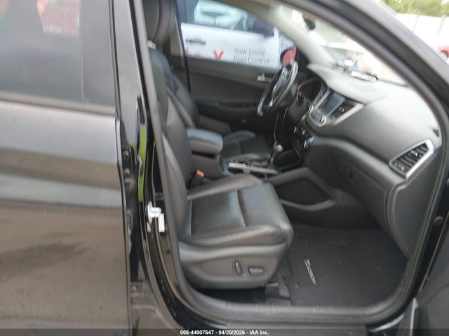 44907647 :رقم المزاد ، KM8J33A45HU365658 vin ، 2017 Hyundai Tucson Se Plus مزاد بيع