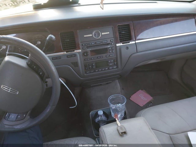 Продаж на аукціоні авто 2007 Lincoln Town Car Signature Limited, vin: 1LNHM82W17Y620998, номер лоту: 44907681
