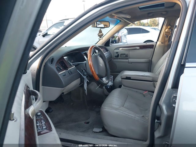 Продаж на аукціоні авто 2007 Lincoln Town Car Signature Limited, vin: 1LNHM82W17Y620998, номер лоту: 44907681