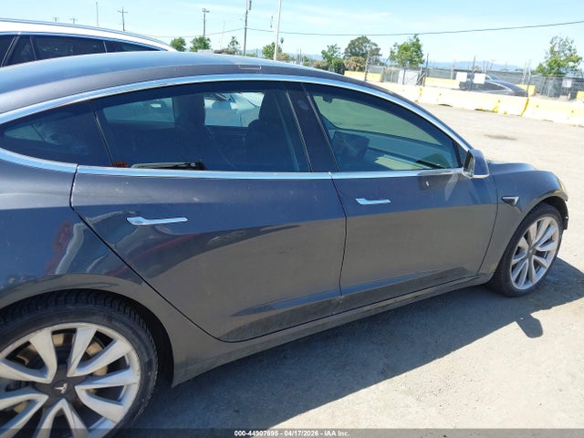 Продаж на аукціоні авто 2018 Tesla Model 3 Long Range/performance, vin: 5YJ3E1EB1JF069104, номер лоту: 44907695