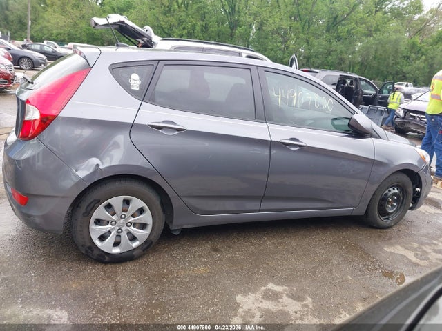 44907800 :رقم المزاد ، KMHCT5AE8HU329122 vin ، 2017 Hyundai Accent Se مزاد بيع