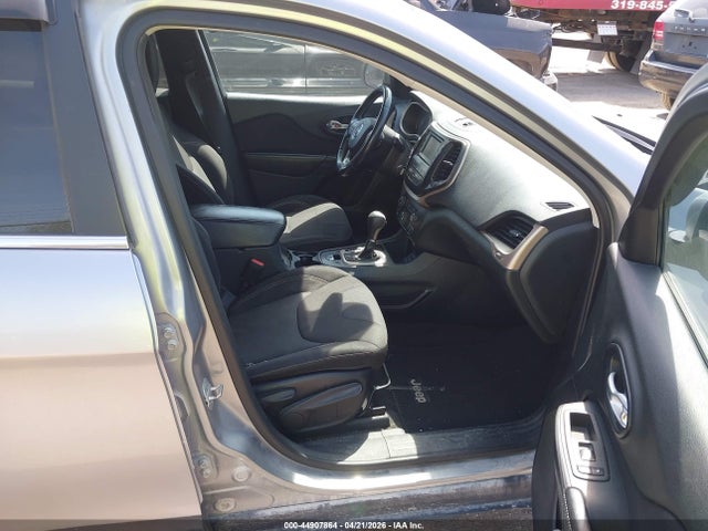 1C4PJLCB5FW642570 Jeep Cherokee Latitude