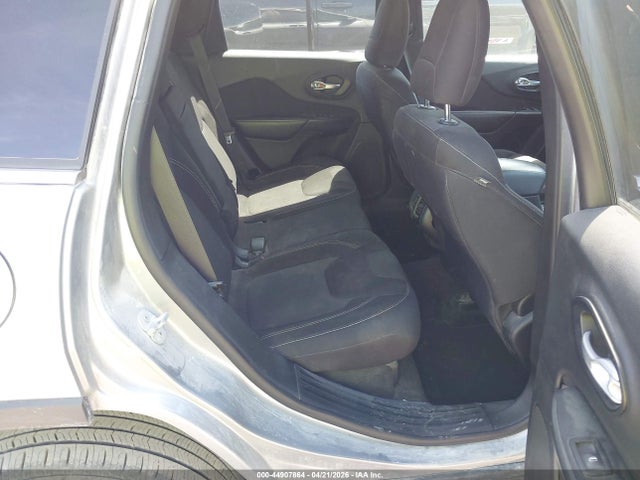1C4PJLCB5FW642570 Jeep Cherokee Latitude