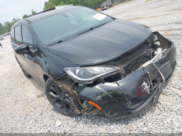 Chrysler Pacifica Touring Plus 2018 2C4RC1FG8JR315807 zdjęcie główne