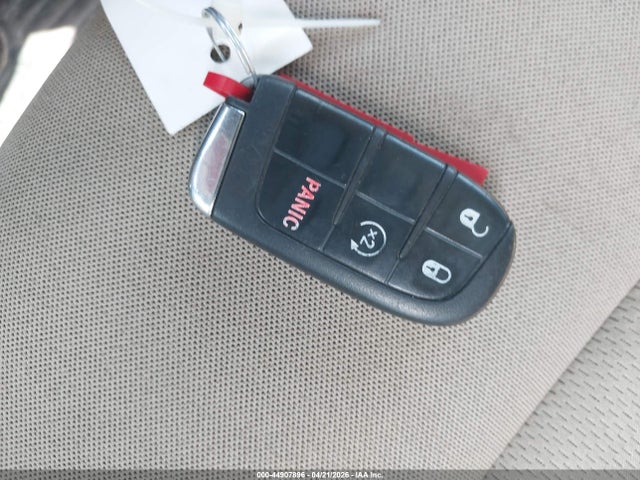 44907896 :رقم المزاد ، ZACCJBAB3HPE47966 vin ، 2017 Jeep Renegade Sport 4x4 مزاد بيع