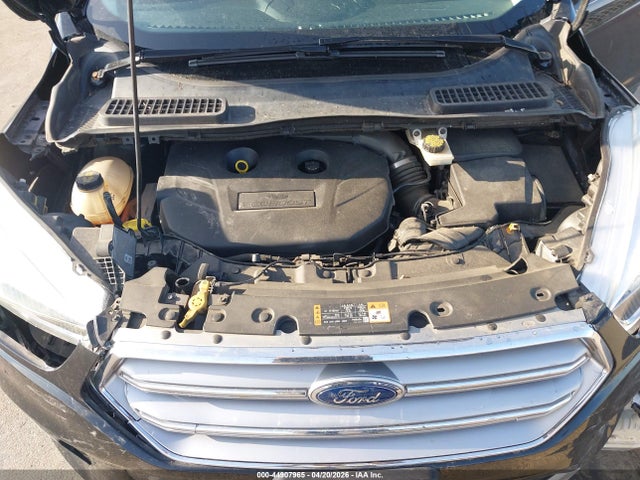 44907965 :رقم المزاد ، 1FMCU9J95HUD71335 vin ، 2017 Ford Escape Titanium مزاد بيع