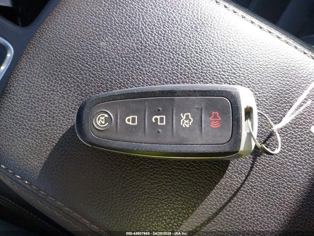 44907965 :رقم المزاد ، 1FMCU9J95HUD71335 vin ، 2017 Ford Escape Titanium مزاد بيع