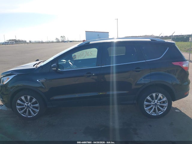 44907965 :رقم المزاد ، 1FMCU9J95HUD71335 vin ، 2017 Ford Escape Titanium مزاد بيع