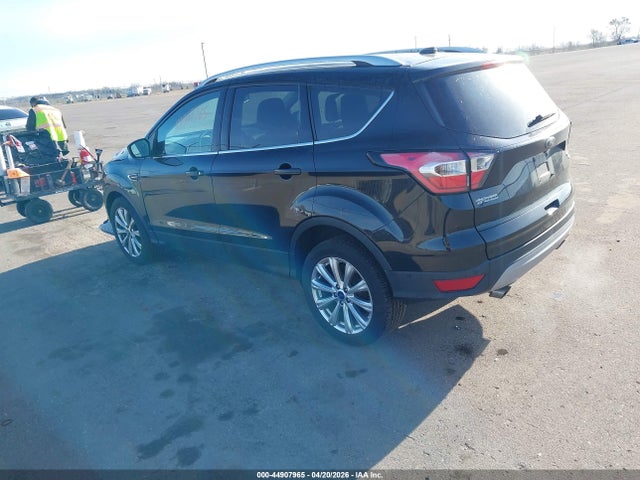 44907965 :رقم المزاد ، 1FMCU9J95HUD71335 vin ، 2017 Ford Escape Titanium مزاد بيع