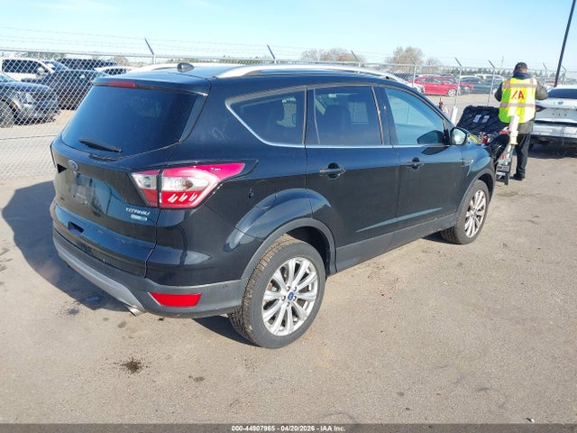 44907965 :رقم المزاد ، 1FMCU9J95HUD71335 vin ، 2017 Ford Escape Titanium مزاد بيع