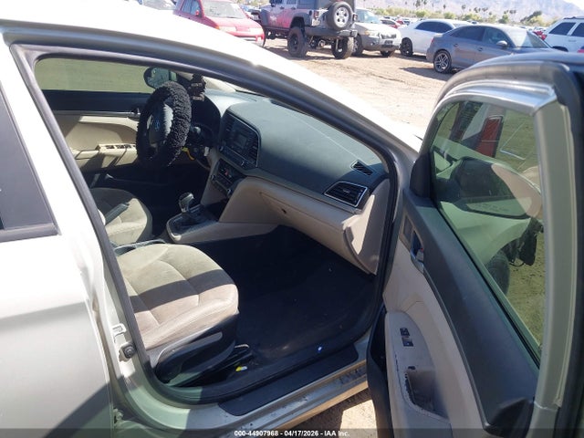 Hyundai ELANTRA SE 2017 5NPD74LF1HH081710 Image 5