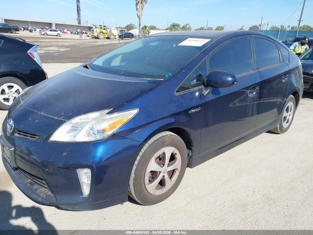 Toyota Prius Four 2014 JTDKN3DUXE0384532 Image 2