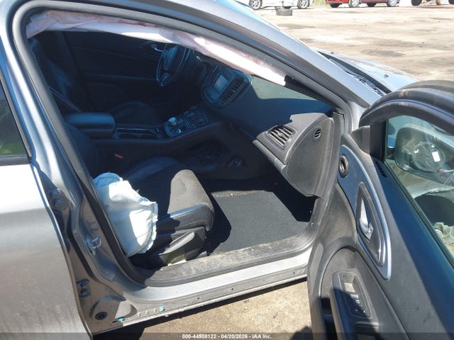 Продажа на аукционе авто 2015 Chrysler 200 S, vin: 1C3CCCBB0FN729572, номер лота: 44908122