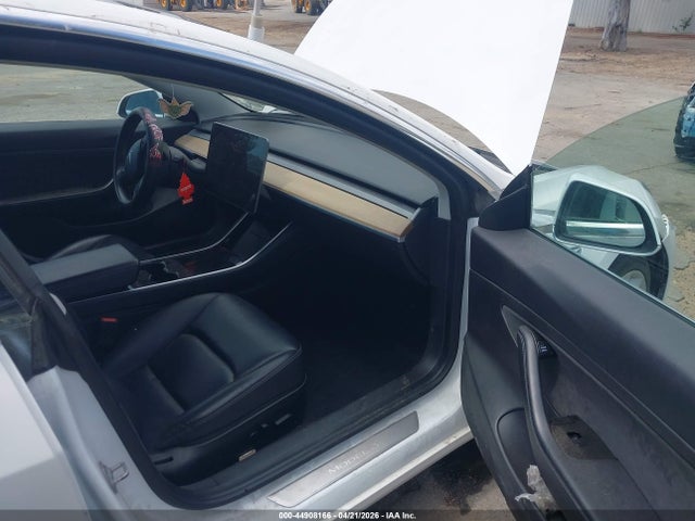 Продажа на аукционе авто 2020 Tesla Model 3 Standard Range Plus Rear-wheel Drive/standard Range Rear-wheel Drive, vin: 5YJ3E1EA1LF598790, номер лота: 44908166