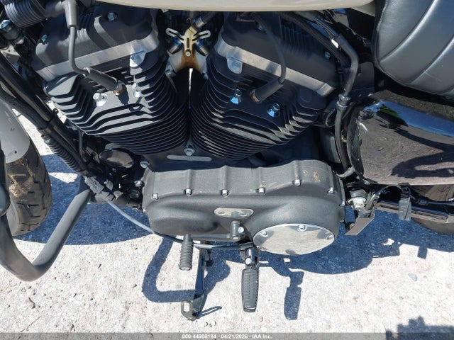 44908184 :رقم المزاد ، 1HD4LE210NB415230 vin ، 2022 Harley-davidson Xl883 N مزاد بيع