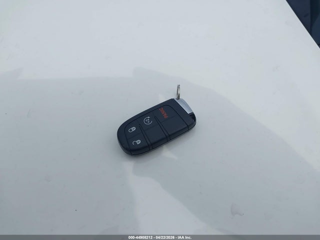 44908212 :رقم المزاد ، 3C4NJDBB1JT104896 vin ، 2018 Jeep Compass Latitude 4x4 مزاد بيع