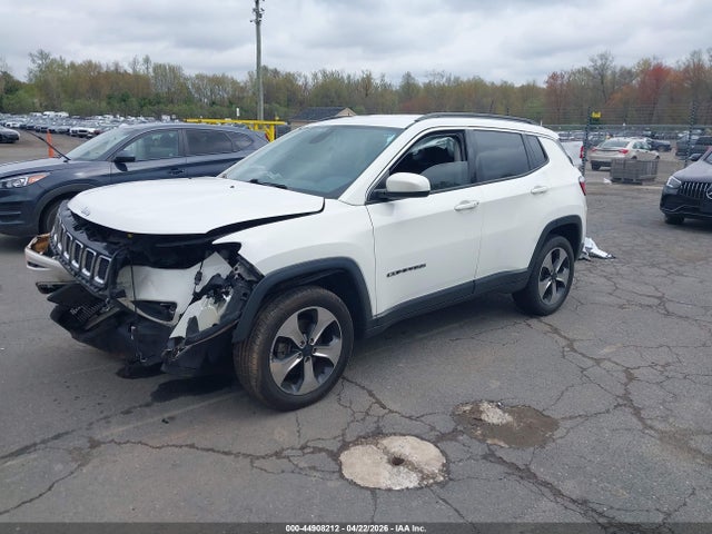 44908212 :رقم المزاد ، 3C4NJDBB1JT104896 vin ، 2018 Jeep Compass Latitude 4x4 مزاد بيع