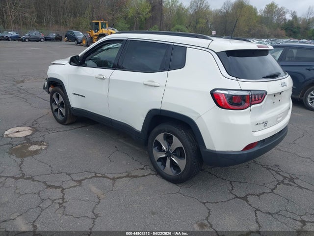 44908212 :رقم المزاد ، 3C4NJDBB1JT104896 vin ، 2018 Jeep Compass Latitude 4x4 مزاد بيع
