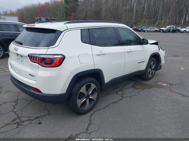 44908212 :رقم المزاد ، 3C4NJDBB1JT104896 vin ، 2018 Jeep Compass Latitude 4x4 مزاد بيع