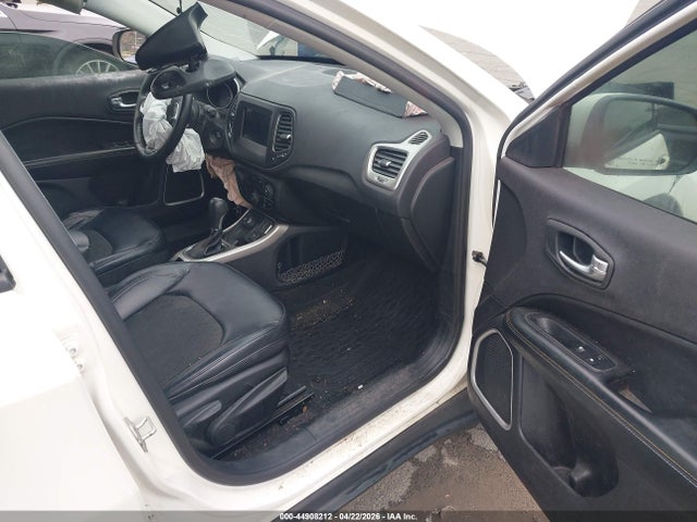 44908212 :رقم المزاد ، 3C4NJDBB1JT104896 vin ، 2018 Jeep Compass Latitude 4x4 مزاد بيع